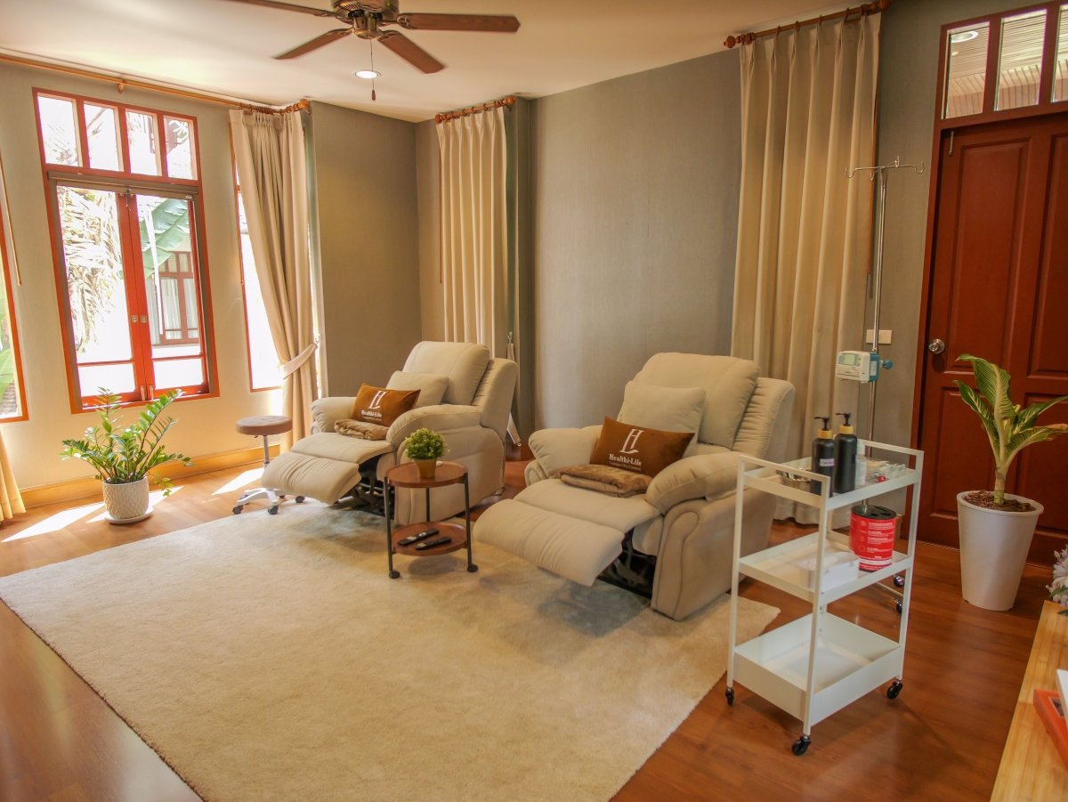 Relaxing IV therapy lounge at Healthi-Life Bangkok featuring plush reclining chairs, warm natural lighting, and premium wellness ambiance for personalized infusions.