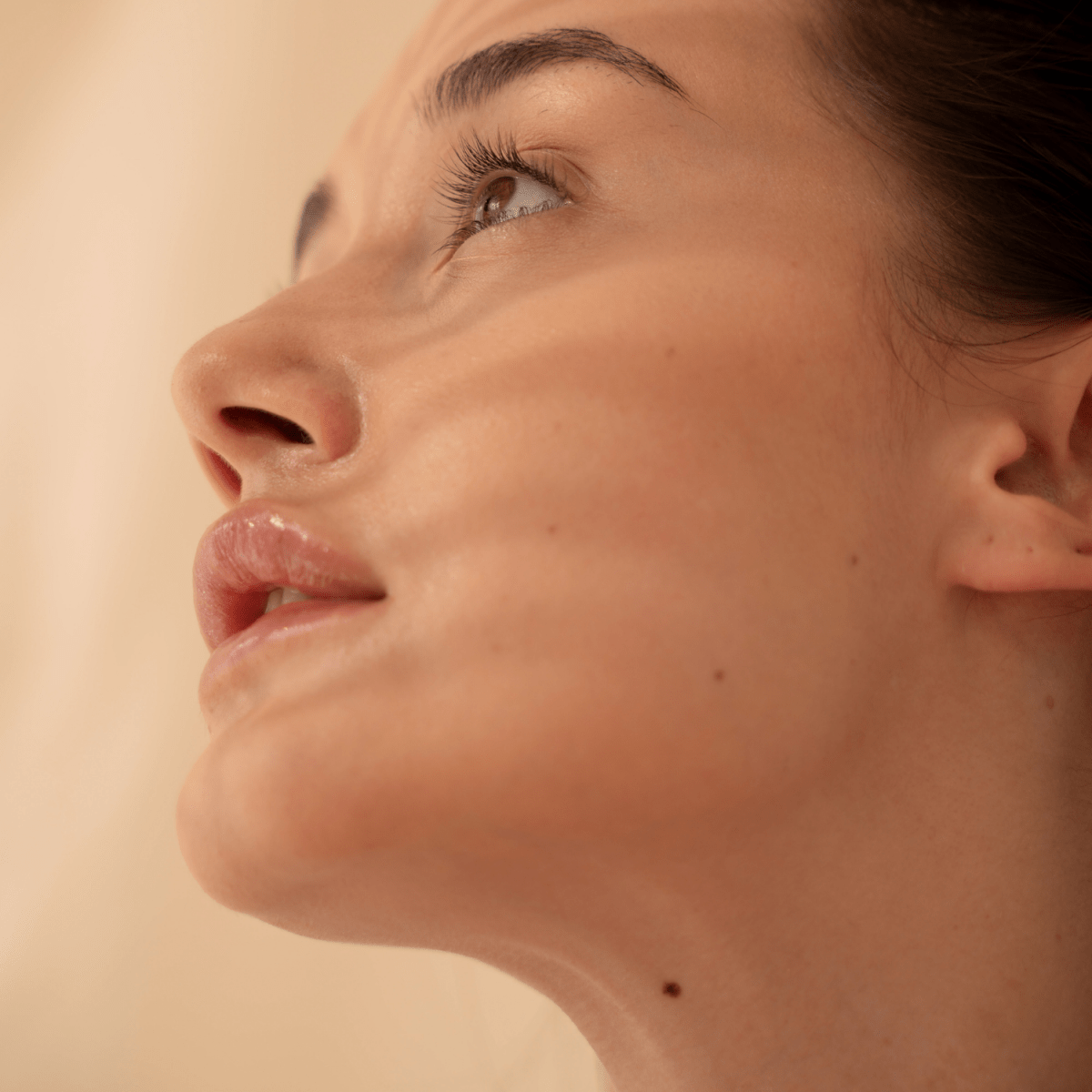 Juvelook Therapy at Healthi-Life Longevity Center Bangkok – Stimulate collagen, deeply hydrate, and restore youthful, firm skin.