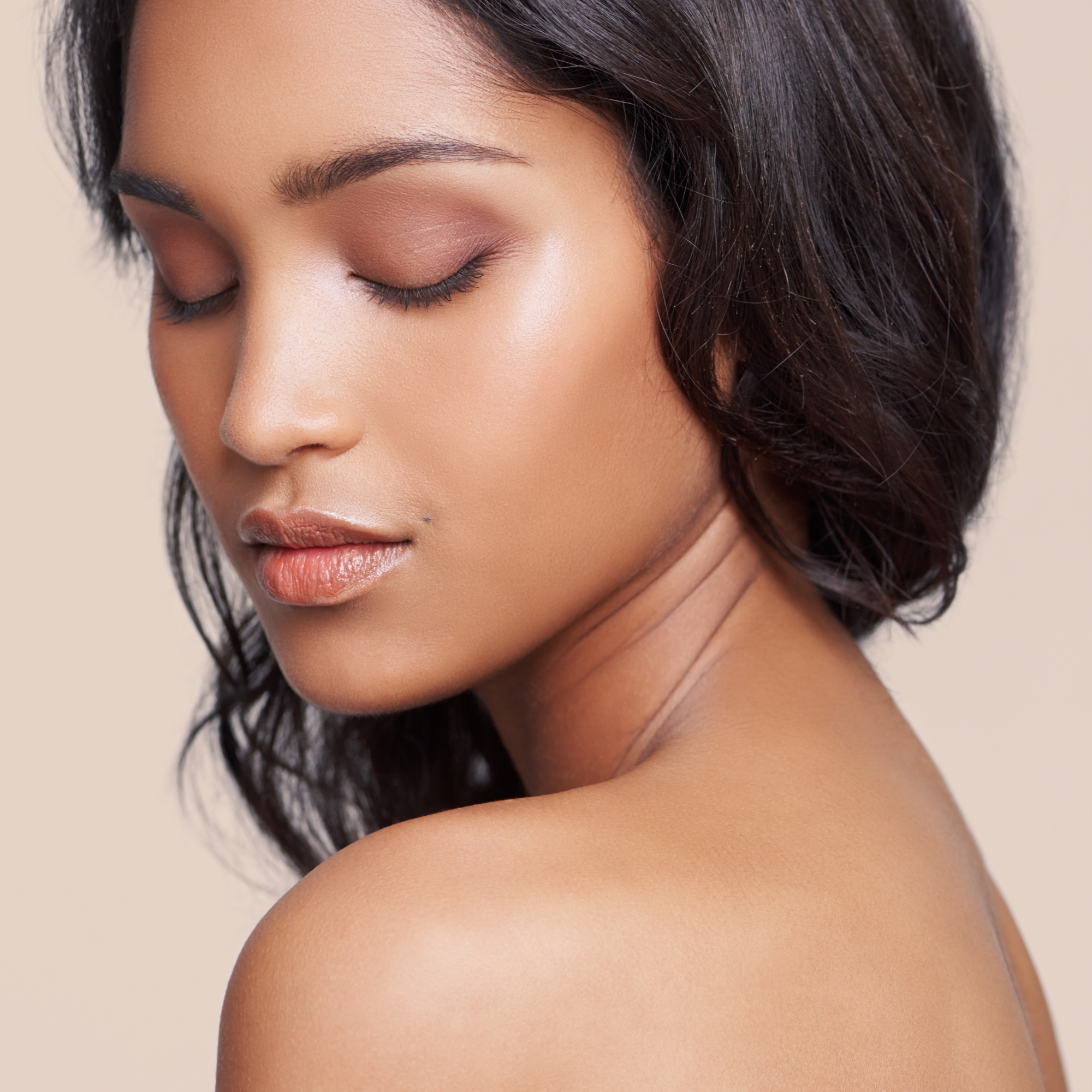 ヘルシライフ・ロングライフ・センター・バンコクのレディ・リバイブ・セラピー - 女性ホルモンのバランスをサポートし、コラーゲンの生成を促進し、お肌のキメを自然に整えます。