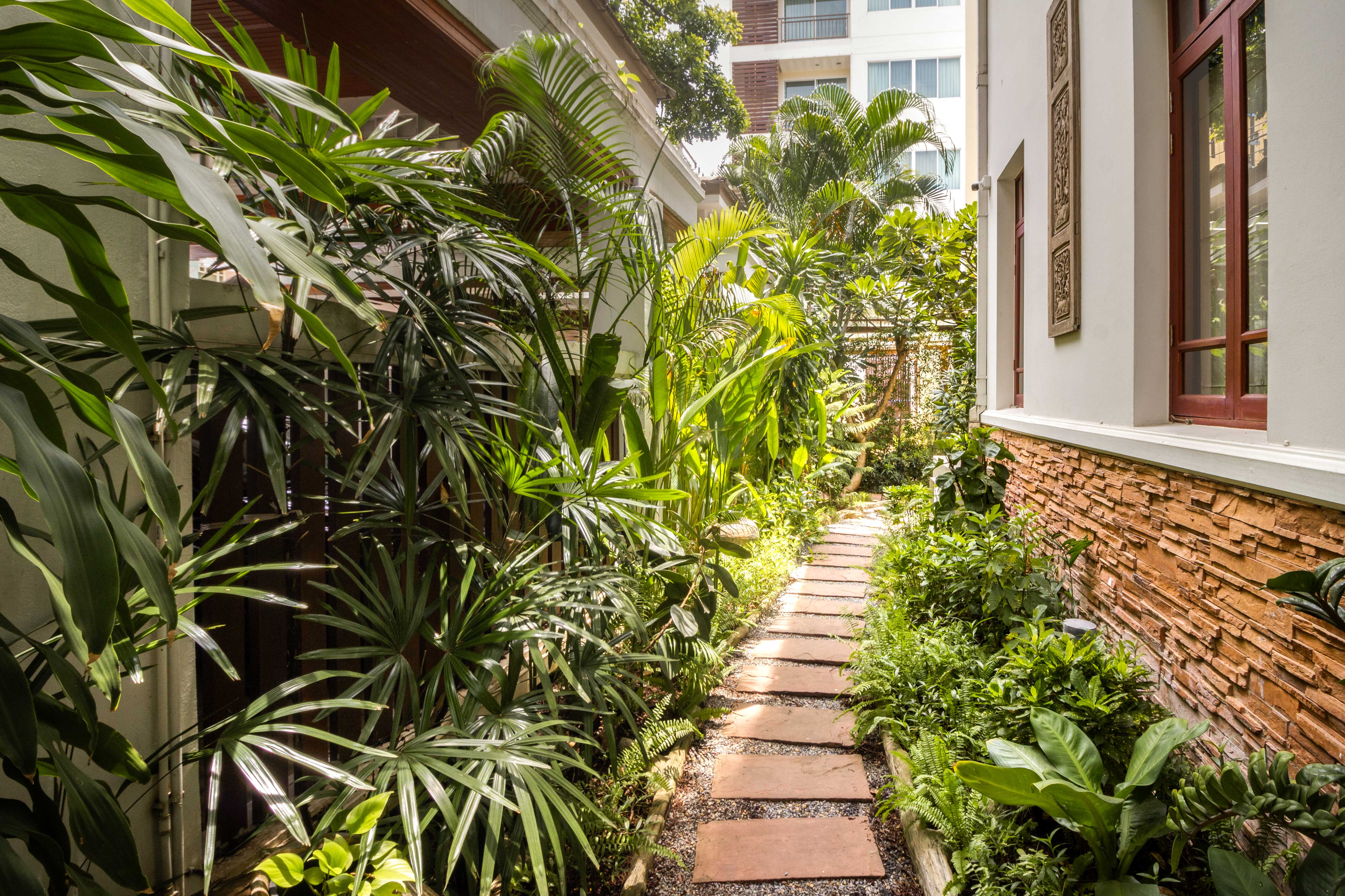 ศูนย์สุขภาพและความงามเฮลตี้ ไลฟ์ ลอนเจวิตี้ เซ็นเตอร์ ในกรุงเทพฯ (เอกมัย – สุขุมวิท) คลินิกเวชศาสตร์ชะลอวัยและฟื้นฟูสุขภาพที่เชี่ยวชาญด้านการบำบัดขั้นสูงเพื่อการมีอายุยืนยาวและสุขภาพดี สิ่งอำนวยความสะดวกด้านความปลอดภัย