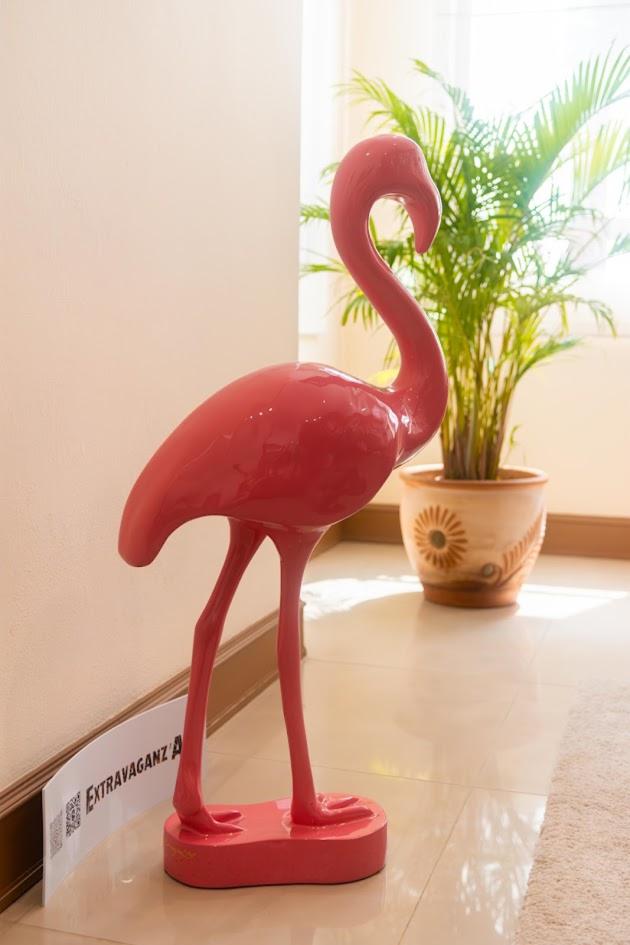 Extravaganz'Art pink flamingo Art Déco fiberglass sculpture beside a tropical palm — handcrafted in Koh Samui Thailand