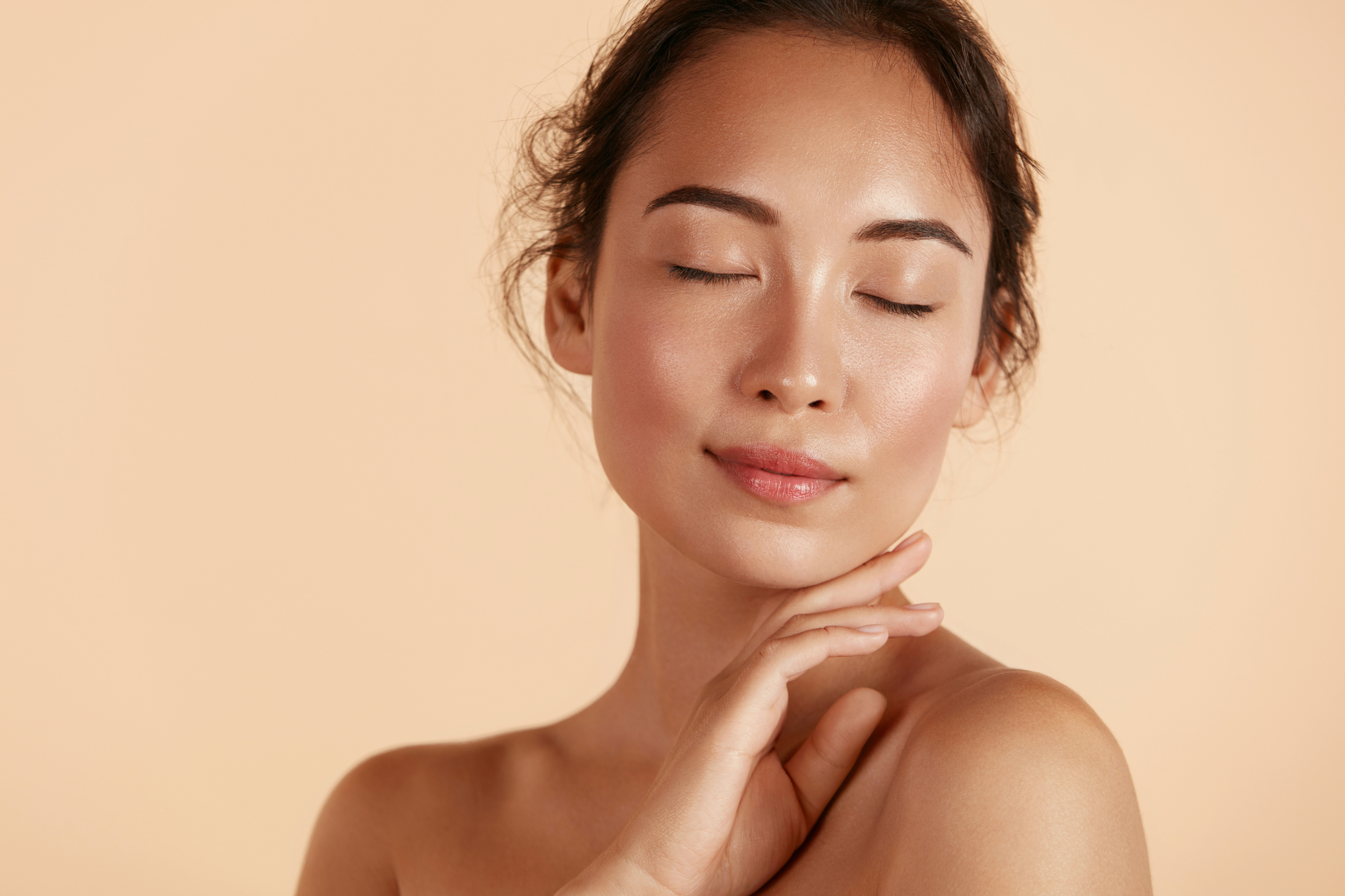 Skin Booster IV Therapy at Healthi-Life Longevity Center Bangkok – Deep hydration, anti-aging, and radiant glow with targeted IV treatment.