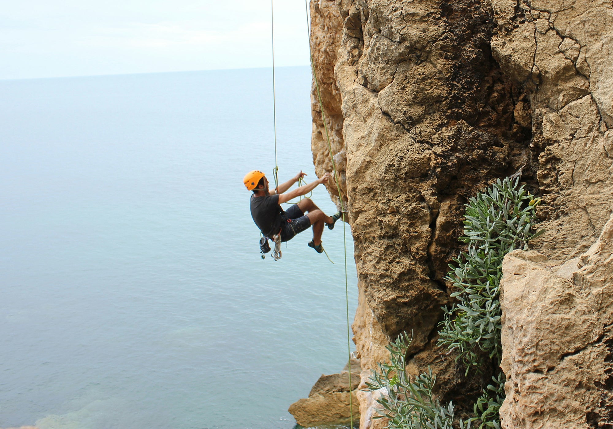 Альпинист, принимающий спортсменов, ProMax IV капельная терапия в центре долголетия Healthi Life - направлена на ускорение восстановления мышц и повышение производительности для элитных спортсменов и альпинистов - 1